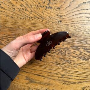 ALO Yoga Brown Hair Clip